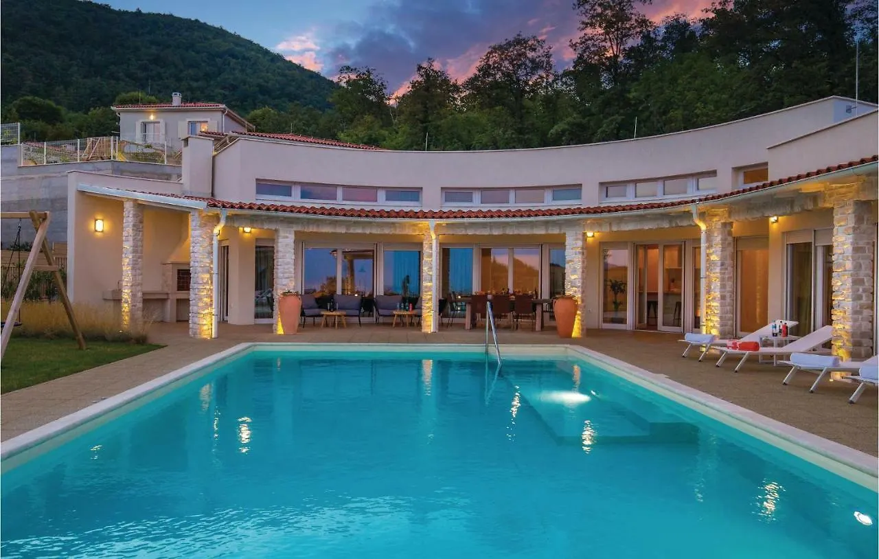 Four-Bedroom Holiday Home In Veprinac