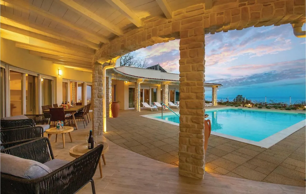 Four-Bedroom Holiday Home In Veprinac