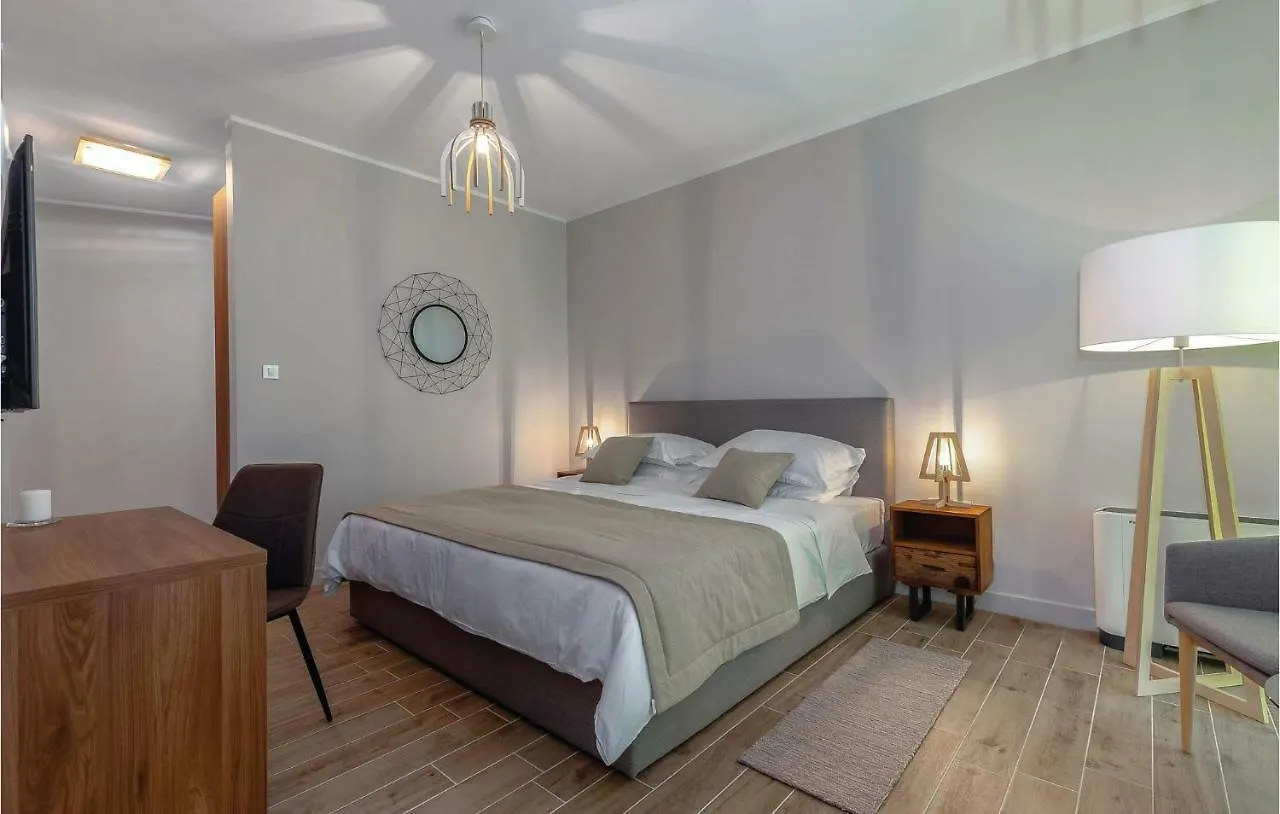 Four-Bedroom Holiday Home In Veprinac 0*,